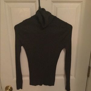 A turtle neck.